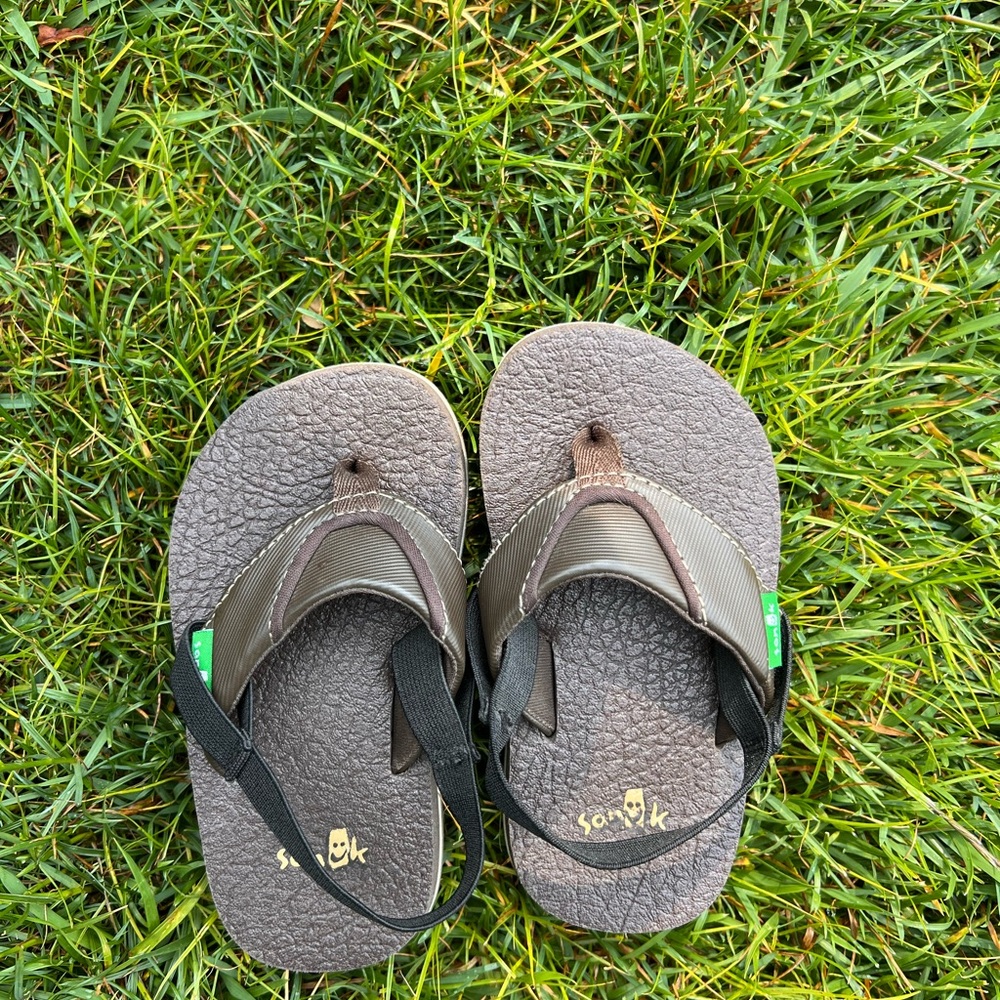 Sanuk toddler 7-8 brown gently used